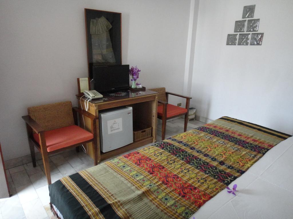 The Red Hibicus Guest House Chiang Mai Eksteriør bilde