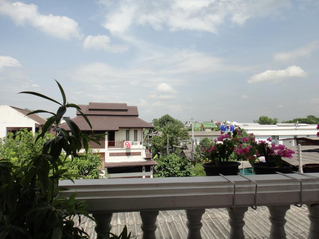 The Red Hibicus Guest House Chiang Mai Eksteriør bilde